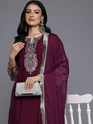 Ethnic Motifs Embroidered Sequinned Kurta With Trousers & Dupatta 2