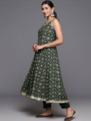 Women Regular Sequined Kurta with Trousers & Dupatta 6