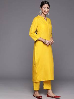 Women Regular Kurta with Trousers & With Dupatta 6