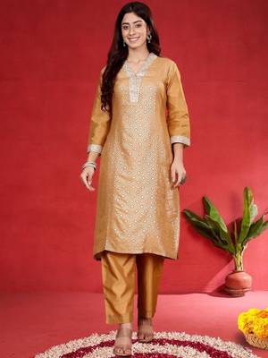 Geometric Printed Gotta Patti V-Neck Straight Kurta With Trousers & Dupatta 1