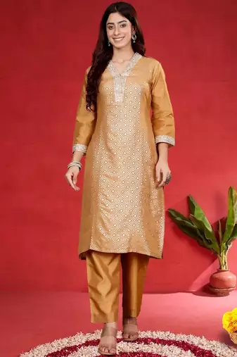 Geometric Printed Gotta Patti V-Neck Straight Kurta With Trousers & Dupatta