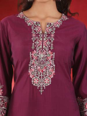 Floral Embroidered Notch Neck Zari Straight Kurta With Trousers And Dupatta 2