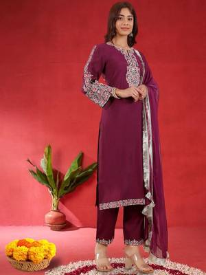 Floral Embroidered Notch Neck Zari Straight Kurta With Trousers And Dupatta 4