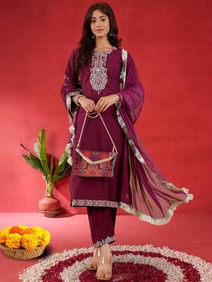 Floral Embroidered Notch Neck Zari Straight Kurta With Trousers And Dupatta 6