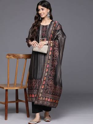 Women Geometric Printed Kurta with Trousers & Dupatta 1