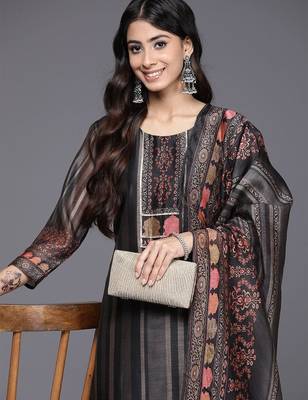 Women Geometric Printed Kurta with Trousers & Dupatta 7