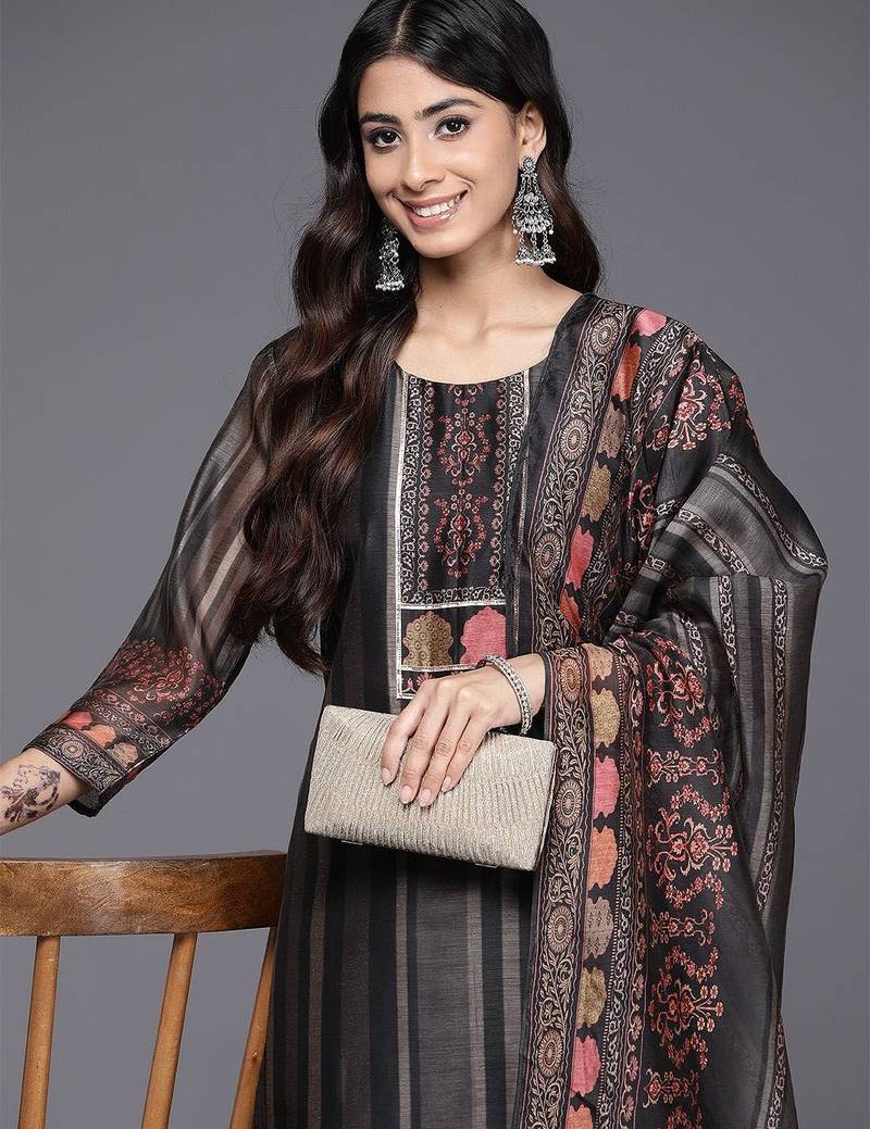 Women Geometric Printed Kurta with Trousers & Dupatta