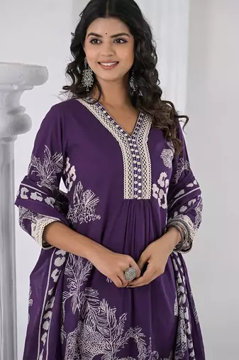 Women Printed Regular Thread Work Pure Cotton Kurta with Trousers & With Dupatta