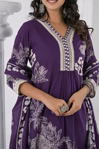 Women Printed Regular Thread Work Pure Cotton Kurta with Trousers & With Dupatta
