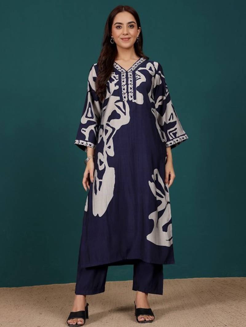 Women Floral Printed Regular Chanderi Silk Kurta with Trousers