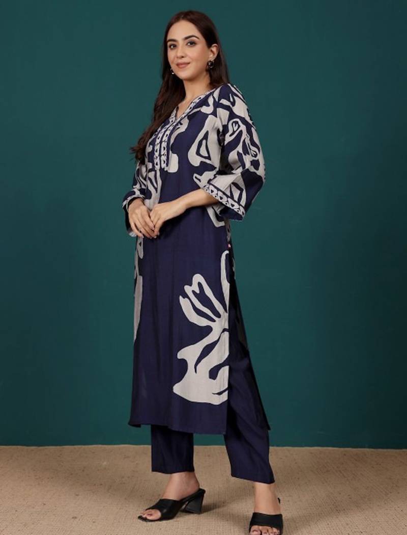Women Floral Printed Regular Chanderi Silk Kurta with Trousers
