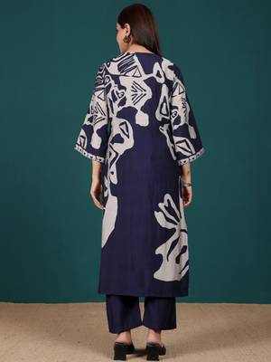 Women Floral Printed Regular Chanderi Silk Kurta with Trousers 7