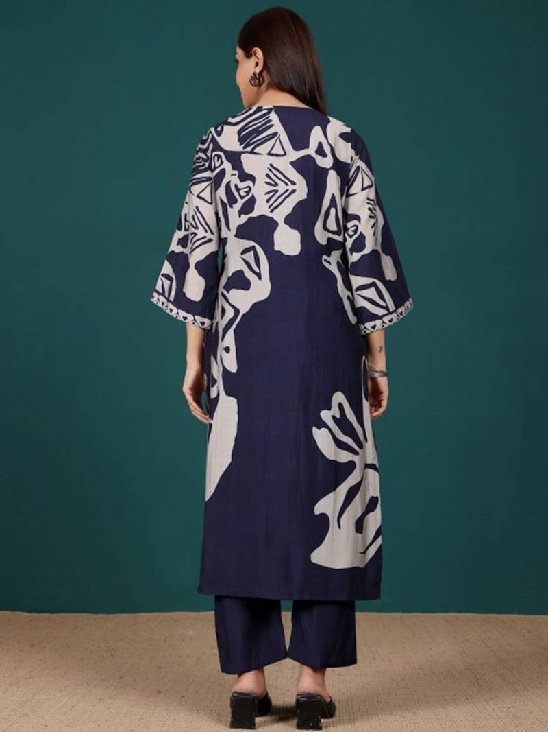 Women Floral Printed Regular Chanderi Silk Kurta with Trousers