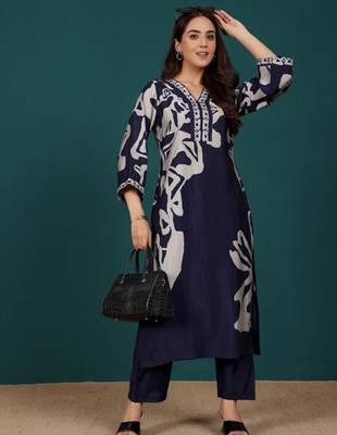 Women Floral Printed Regular Chanderi Silk Kurta with Trousers 1