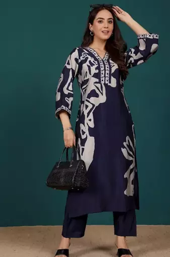 Women Floral Printed Regular Chanderi Silk Kurta with Trousers