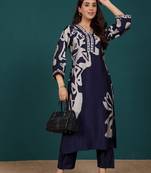 Women Floral Printed Regular Chanderi Silk Kurta with Trousers