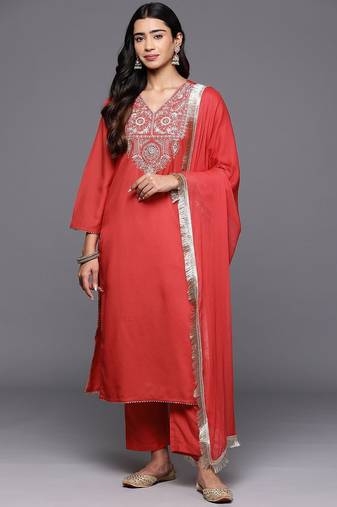 Floral Yoke Design V-Neck Thread Work Straight Kurta With Trousers & Dupatta