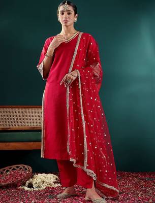 Women Floral Embroidered Regular Thread Work Kurta with Trousers & With Dupatta 1