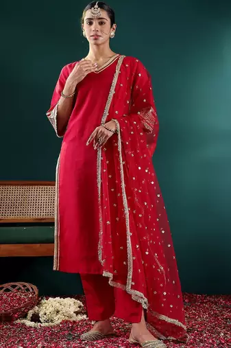 Women Floral Embroidered Regular Thread Work Kurta with Trousers & With Dupatta