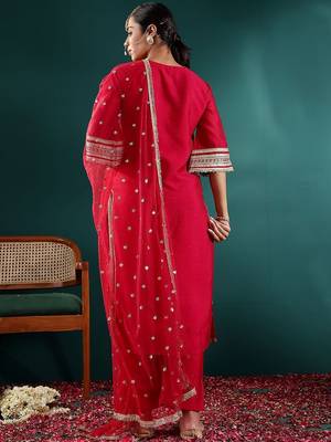 Women Floral Embroidered Regular Thread Work Kurta with Trousers & With Dupatta 6