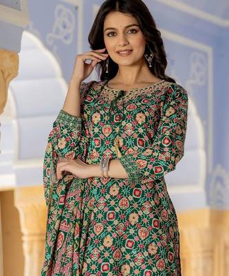 Floral Printed Regular Kurta with Trouser & Dupatta 2