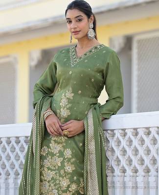 Floral Regular Pure Silk Kurta with Trouser & Dupatta 2