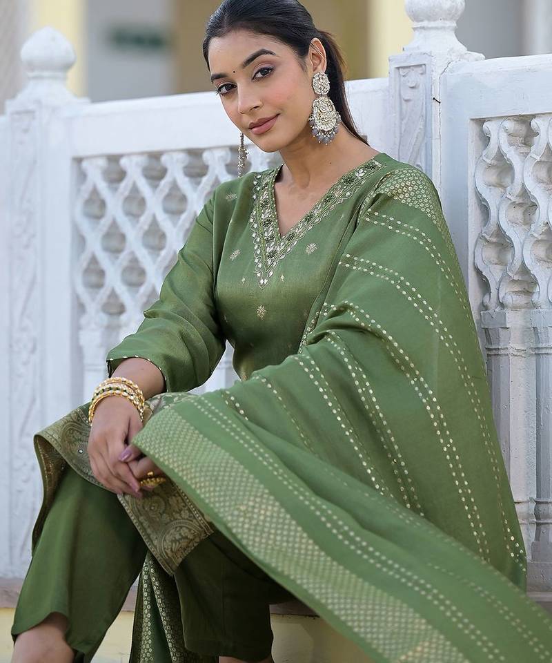Floral Regular Pure Silk Kurta with Trouser & Dupatta
