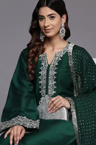 Women Floral Embroidered Regular Kurta with Trousers & With Dupatta