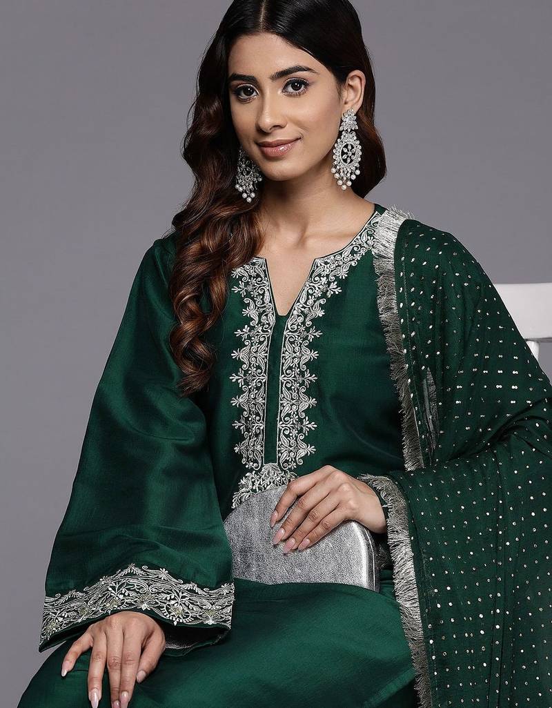 Women Floral Embroidered Regular Kurta with Trousers & With Dupatta