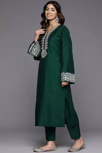 Women Floral Embroidered Regular Kurta with Trousers & With Dupatta