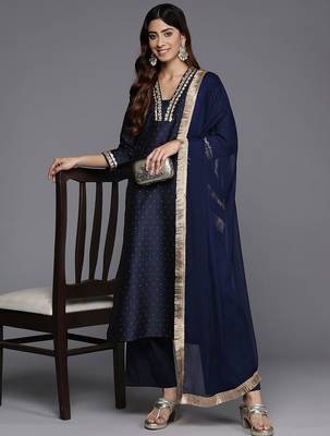 Sequinned Kurta with Trousers & Dupatta 8