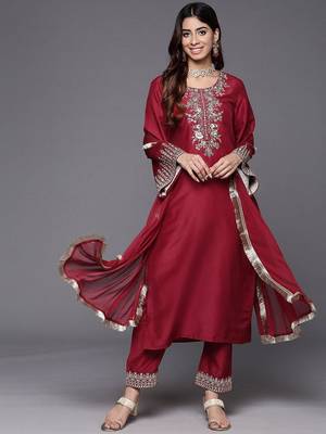 Floral Embroidered Zari Kurta with Trousers & Dupatta 1