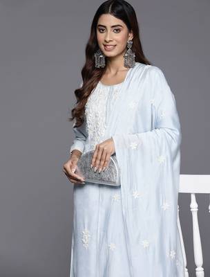 Women Floral Embroidered Regular Thread Work Kurta with Trousers & With Dupatta 2