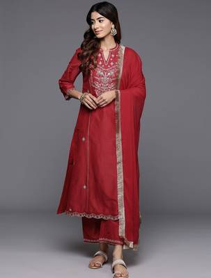 Women Floral Embroidered Regular Kurta with Trousers & With Dupatta 1