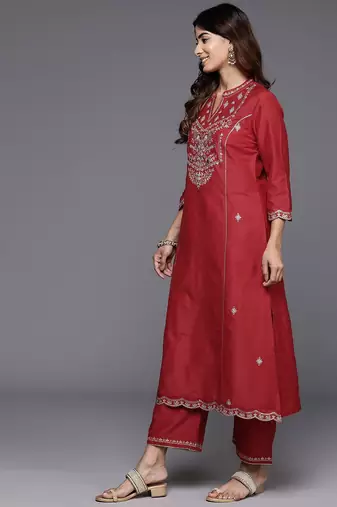 Women Floral Embroidered Regular Kurta with Trousers & With Dupatta