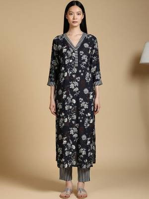 Floral Printed V-Neck Kurta With Trousers 1