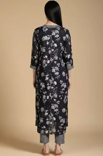 Floral Printed V-Neck Kurta With Trousers