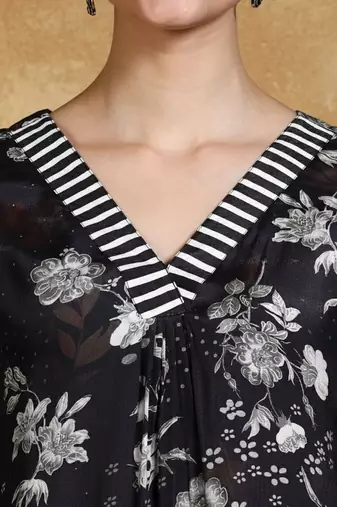 Floral Printed V-Neck Kurta With Trousers