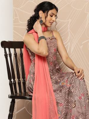 Floral Printed Kurta With Trousers & Dupatta 2