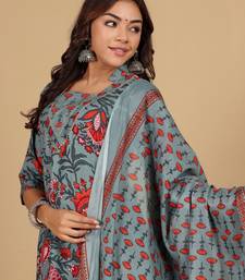 Women Floral Printed Mandarin Collar Kurta with Trousers & Dupatta