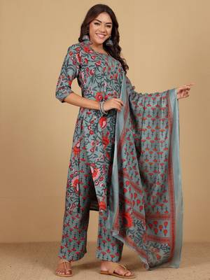 Women Floral Printed Mandarin Collar Kurta with Trousers & Dupatta 4