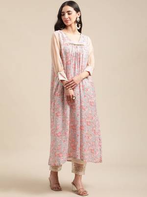 Women Peach-Coloured & Cream-Coloured Floral Printed Pleated Kurta With Trousers 1