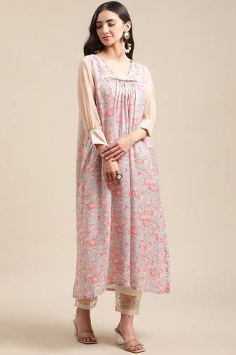 Women Peach-Coloured & Cream-Coloured Floral Printed Pleated Kurta With Trousers
