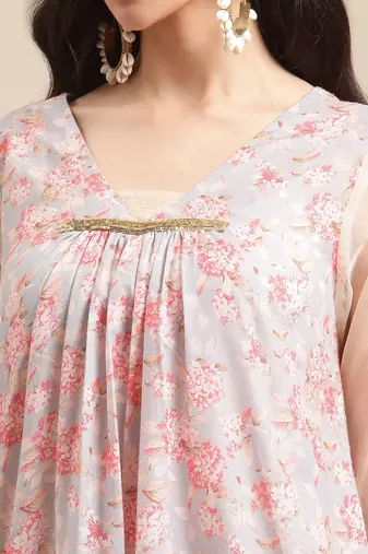 Women Peach-Coloured & Cream-Coloured Floral Printed Pleated Kurta With Trousers
