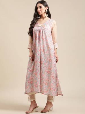 Women Peach-Coloured & Cream-Coloured Floral Printed Pleated Kurta With Trousers 4