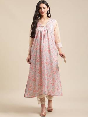 Women Peach-Coloured & Cream-Coloured Floral Printed Pleated Kurta With Trousers 7