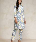 Women Floral Printed Kurta with Trousers