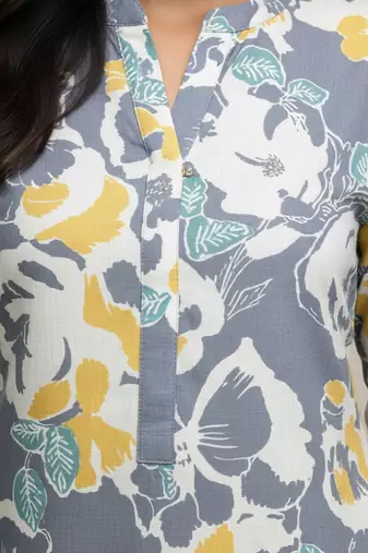 Women Floral Printed Kurta with Trousers