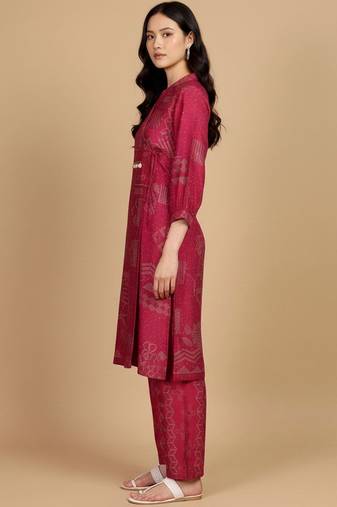 Women Bandhani Printed Collar Tassel-Detail Kurta With Trousers