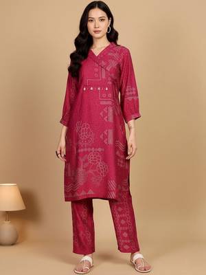 Women Bandhani Printed Collar Tassel-Detail Kurta With Trousers 3